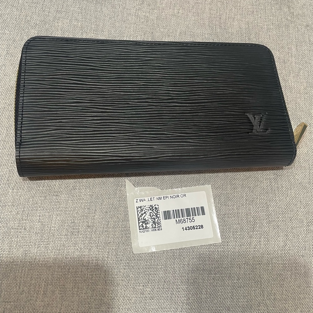 LOUIS VUITTON Zippy Wallet Black